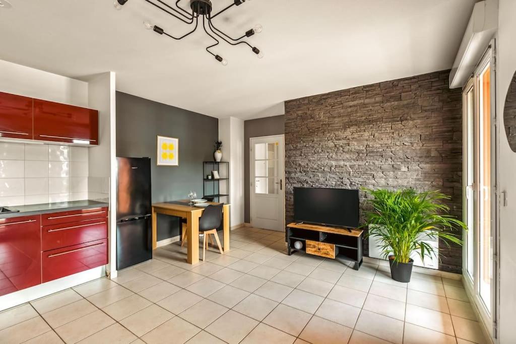 Apartment T2 Paisible Vaise, Avec Parking Metro Direct Bellecour *