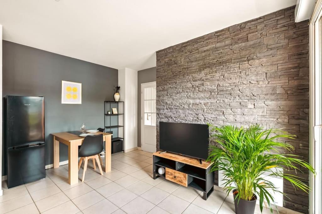 Apartment T2 Paisible Vaise, Avec Parking Metro Direct Bellecour *
